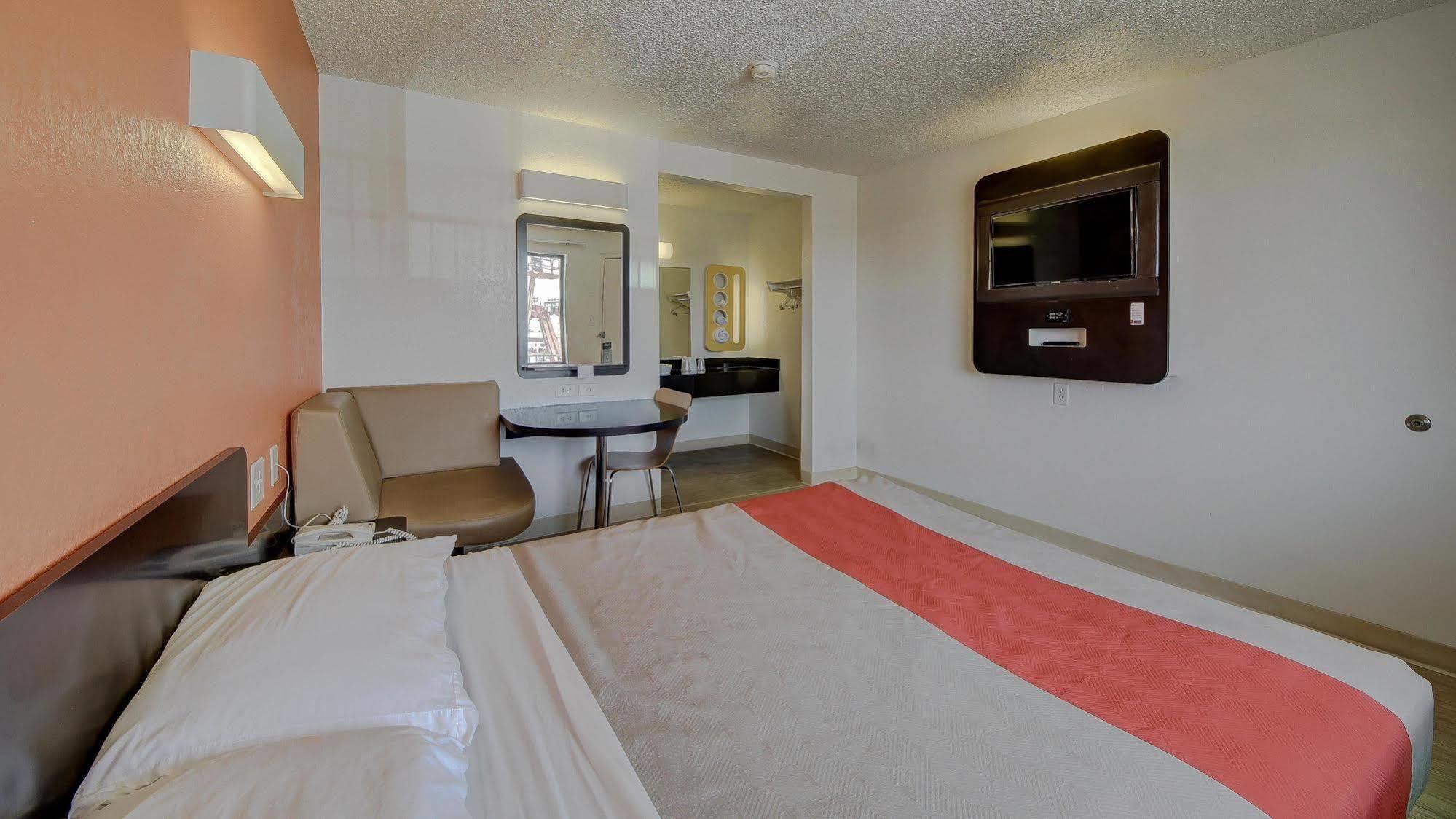 Hotel 6-san Antonio, Tx - Sam Houston San Antonio